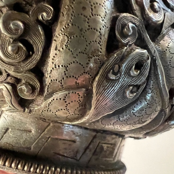 Antique Nepali Tibetan metal urn decorated with coral. - Picture 4 of 8